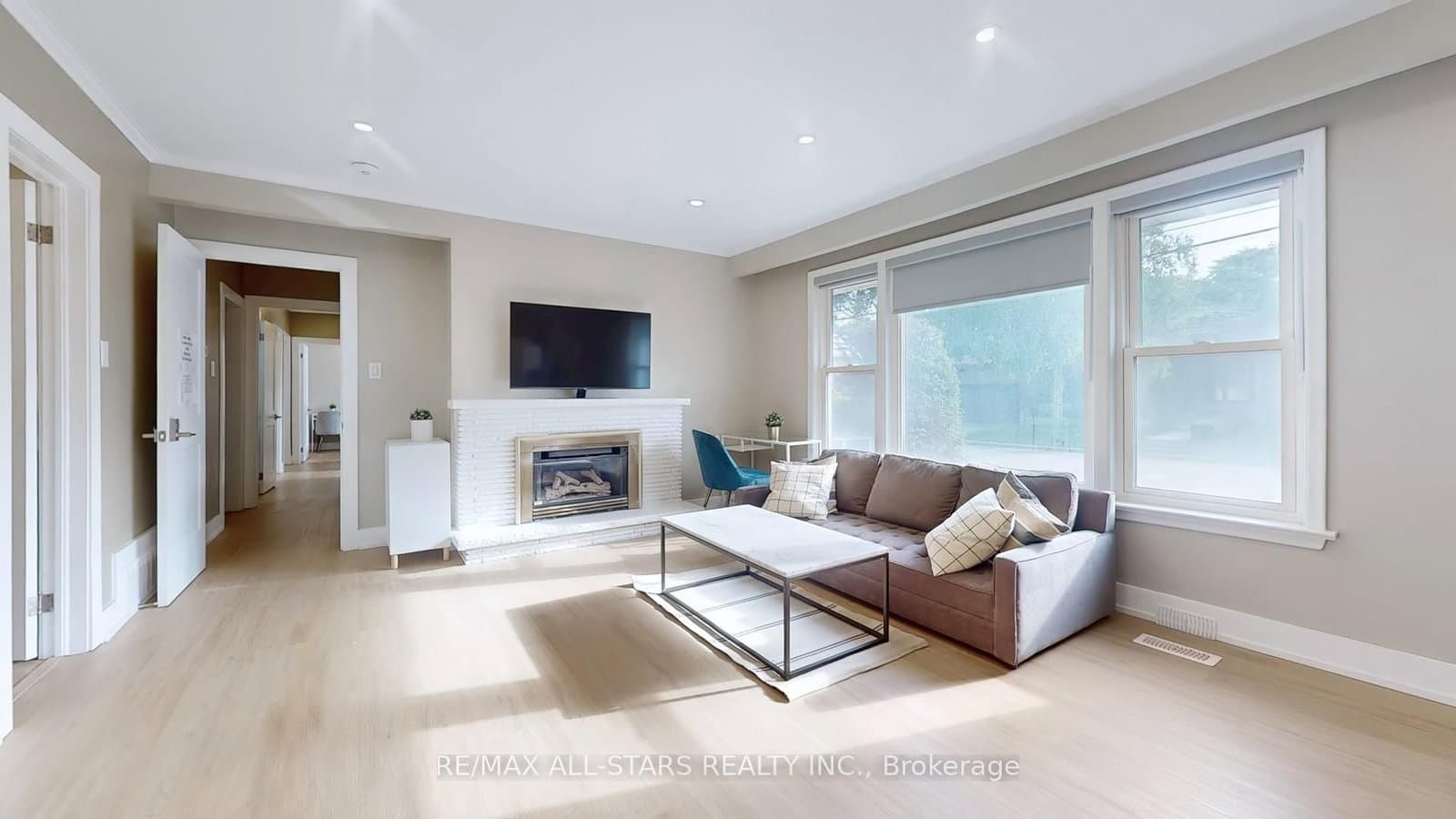 105 Betty Ann Drive thumbnail 4