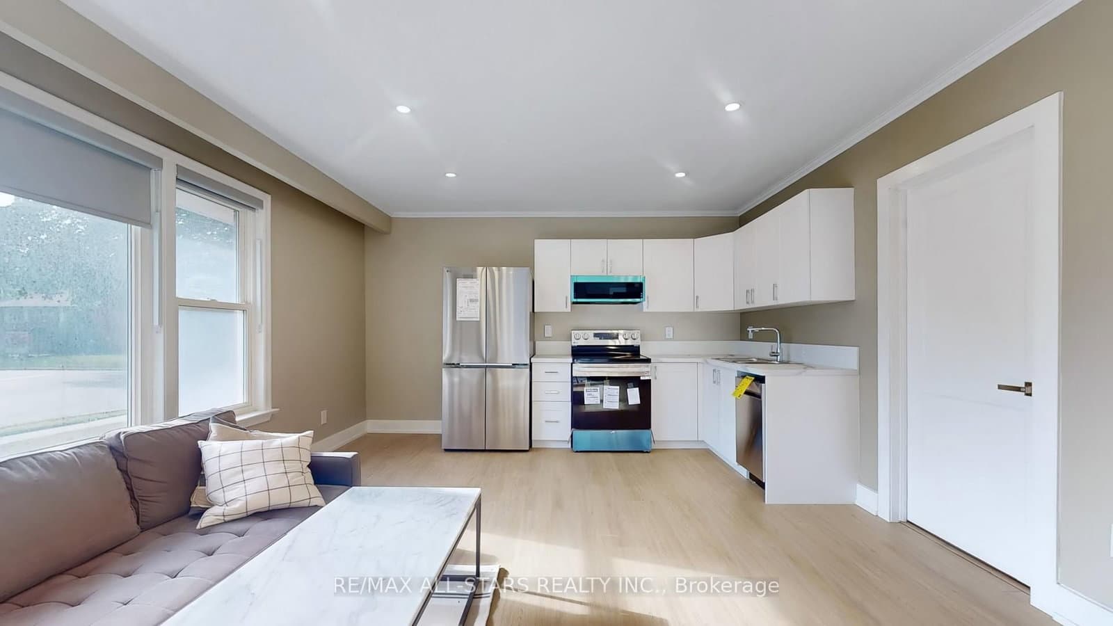 105 Betty Ann Drive thumbnail 5