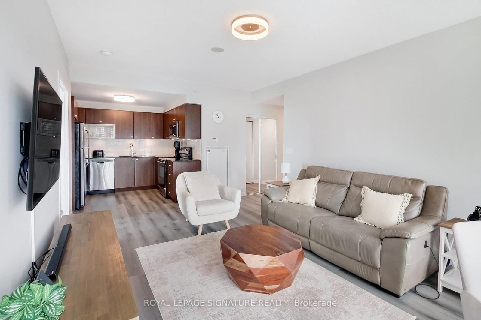 69 Lynn Williams Street, Unit 904 thumbnail 10