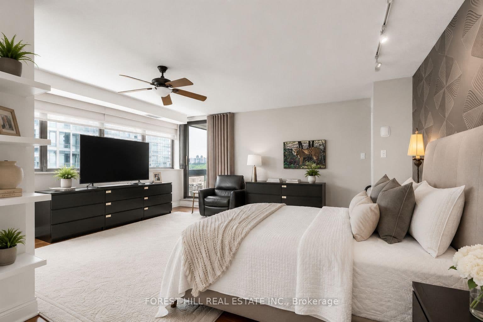 15 Mcmurrich Street, Unit PH01 thumbnail 21