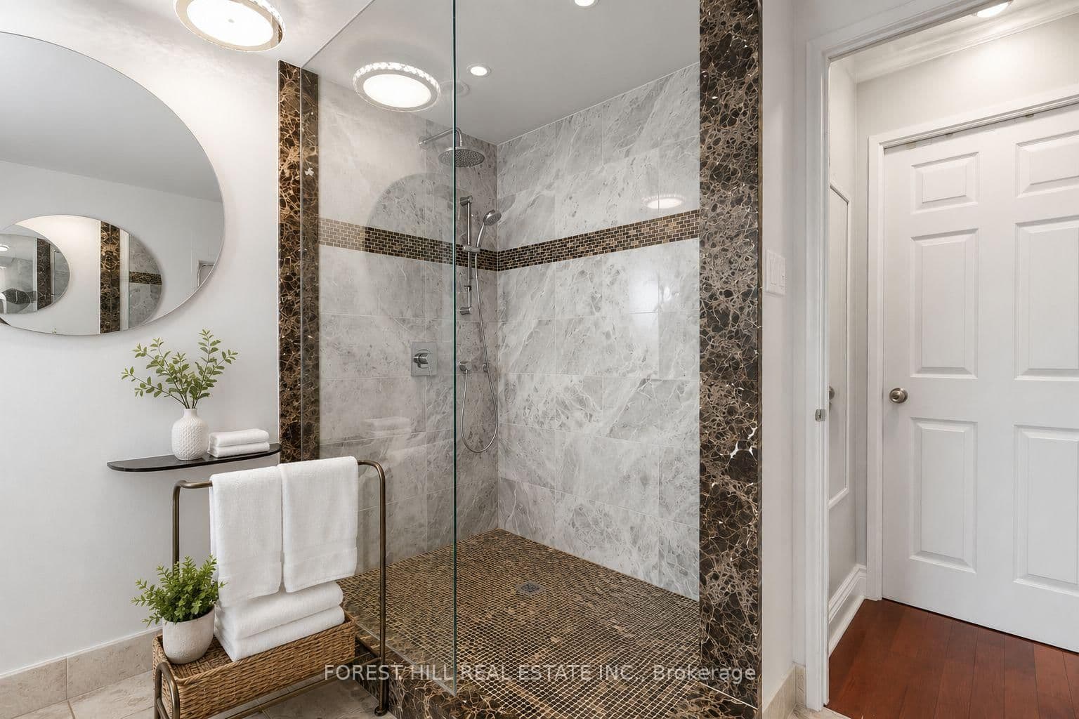 15 Mcmurrich Street, Unit PH01 thumbnail 23