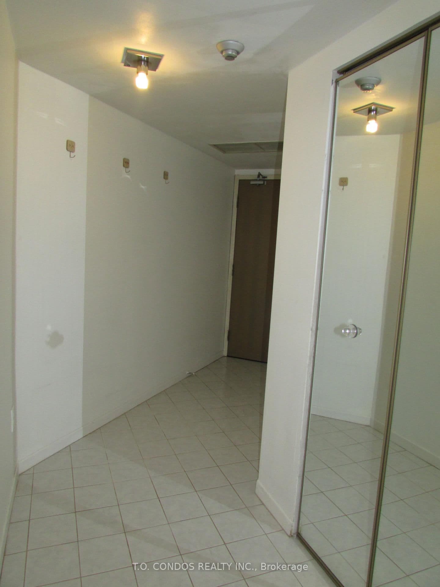 1001 Bay Street, Unit 809 thumbnail 6