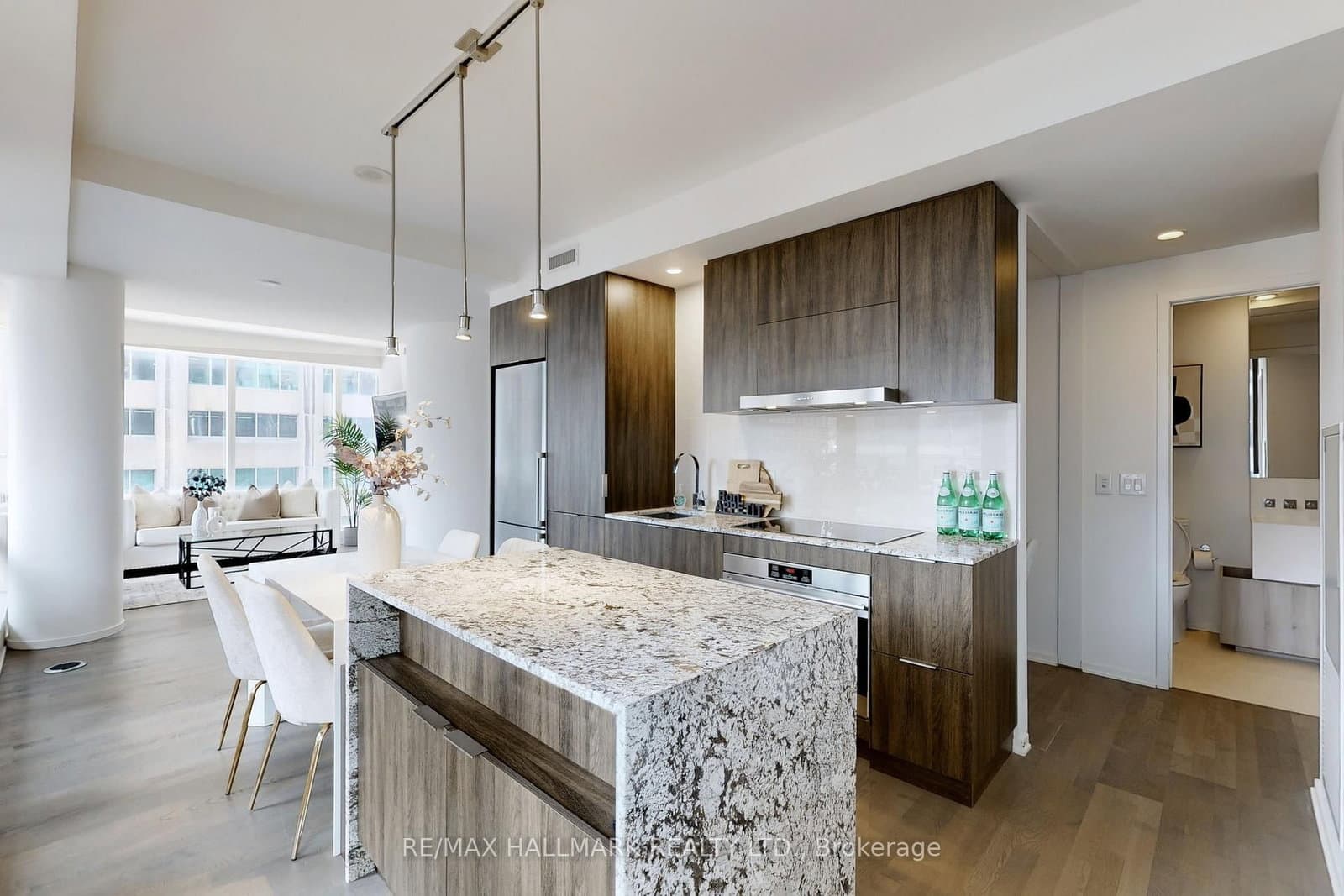 1 Bloor Street E, Unit 520 - Image 1