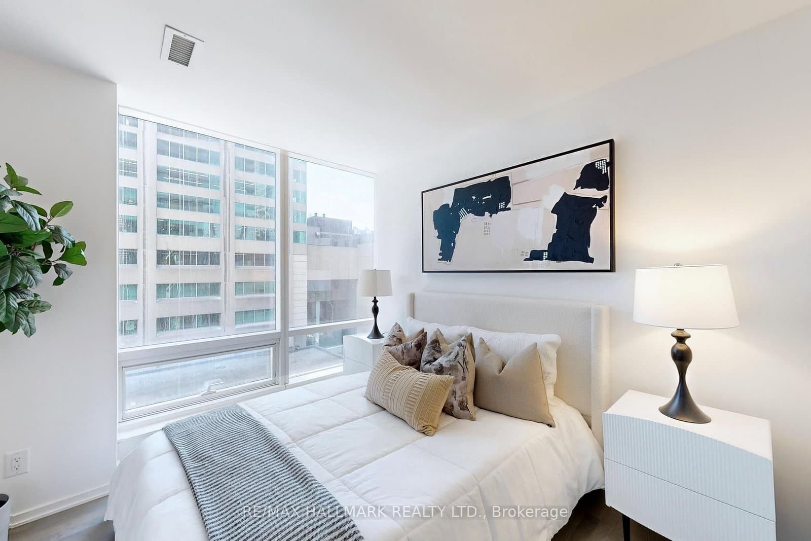 1 Bloor Street E, Unit 520 thumbnail 10
