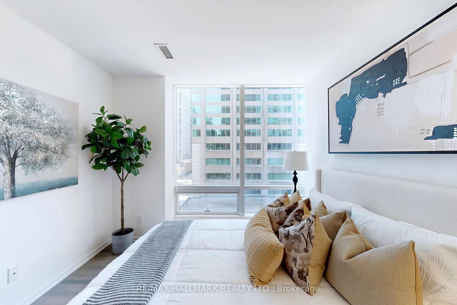 1 Bloor Street E, Unit 520 thumbnail 11