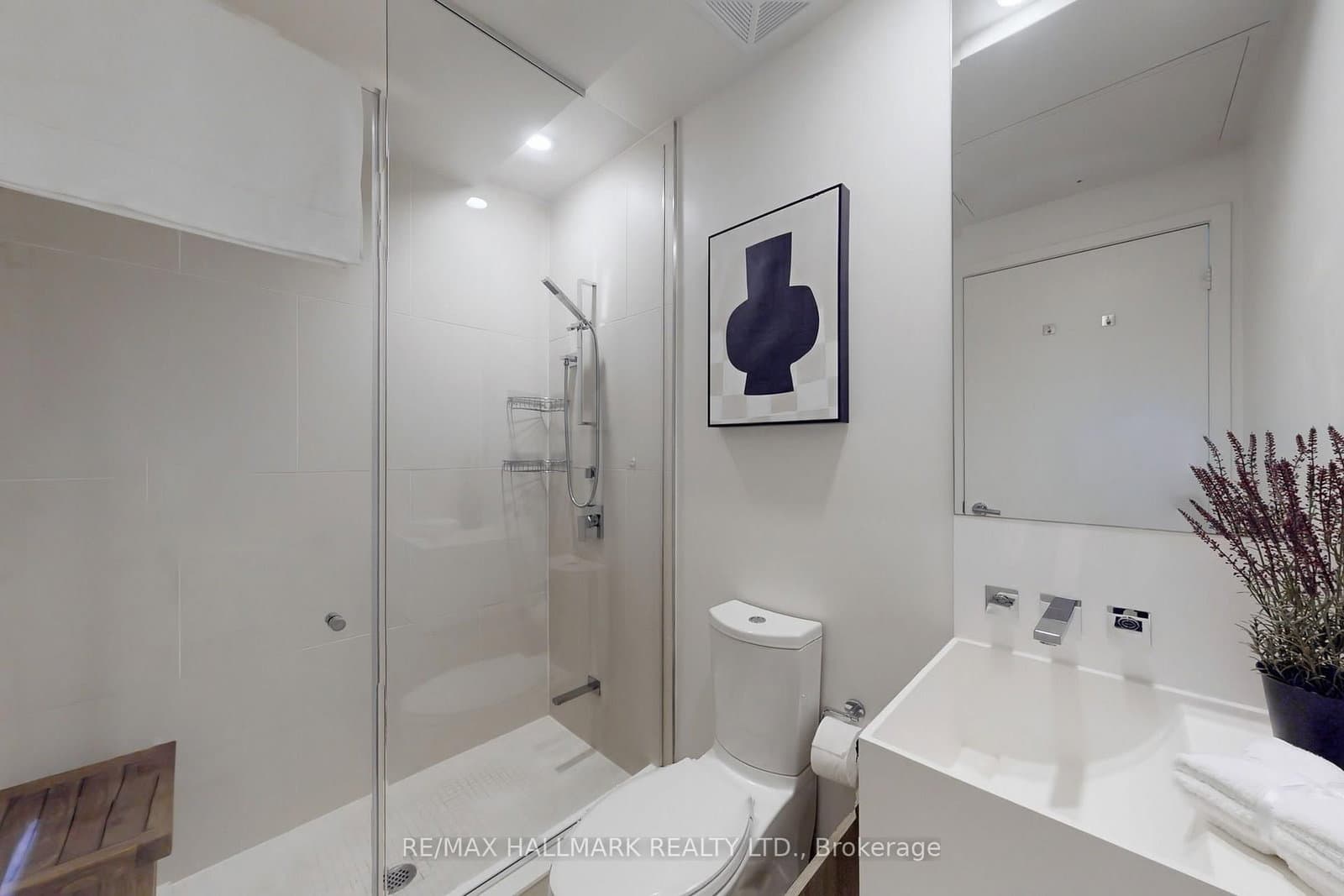 1 Bloor Street E, Unit 520 thumbnail 15
