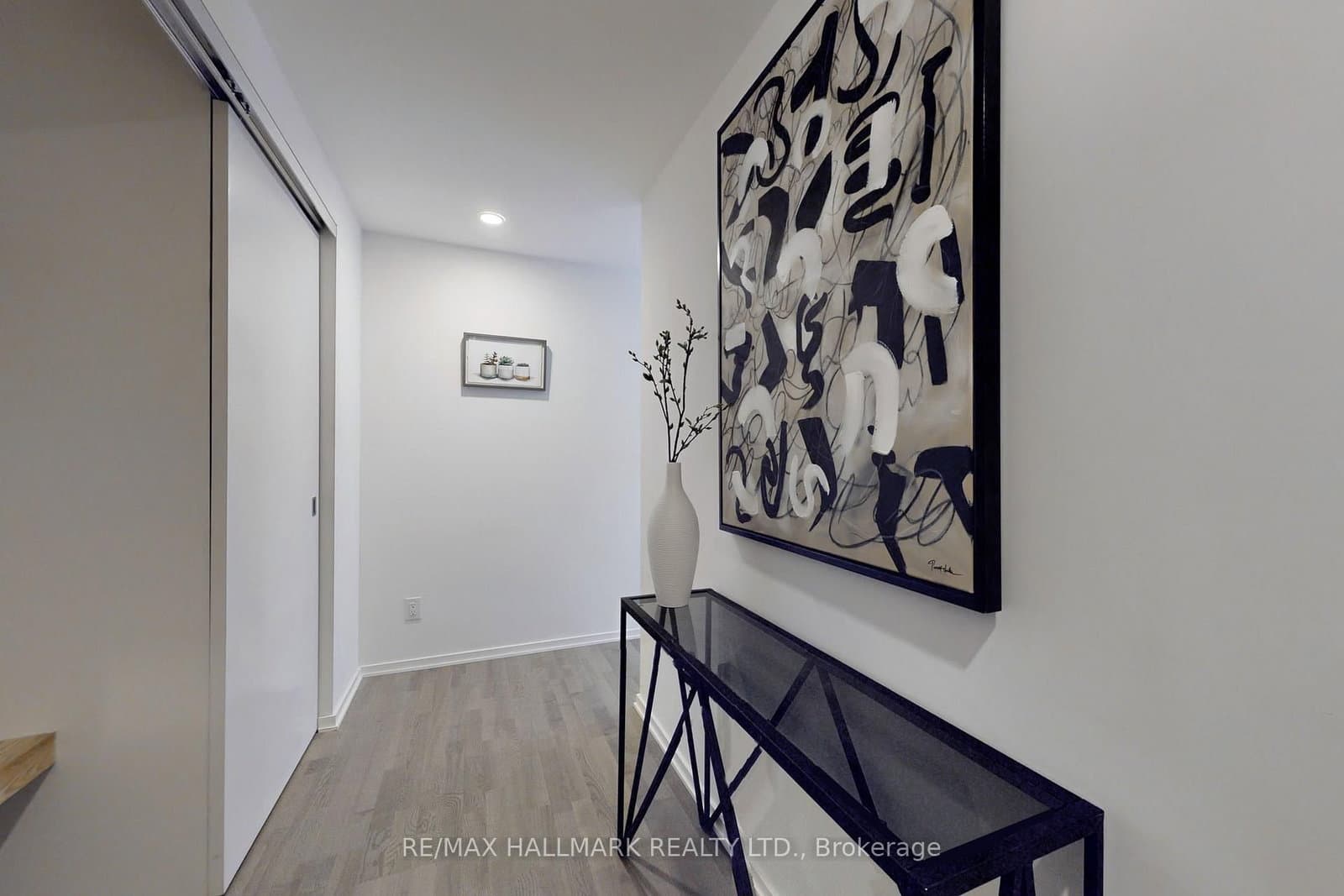 1 Bloor Street E, Unit 520 thumbnail 17