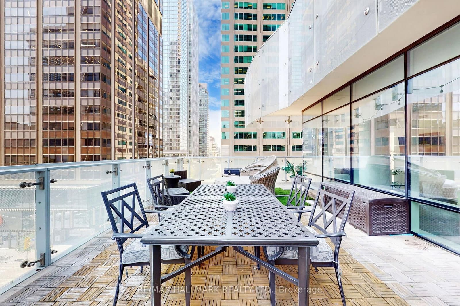 1 Bloor Street E, Unit 520 thumbnail 21