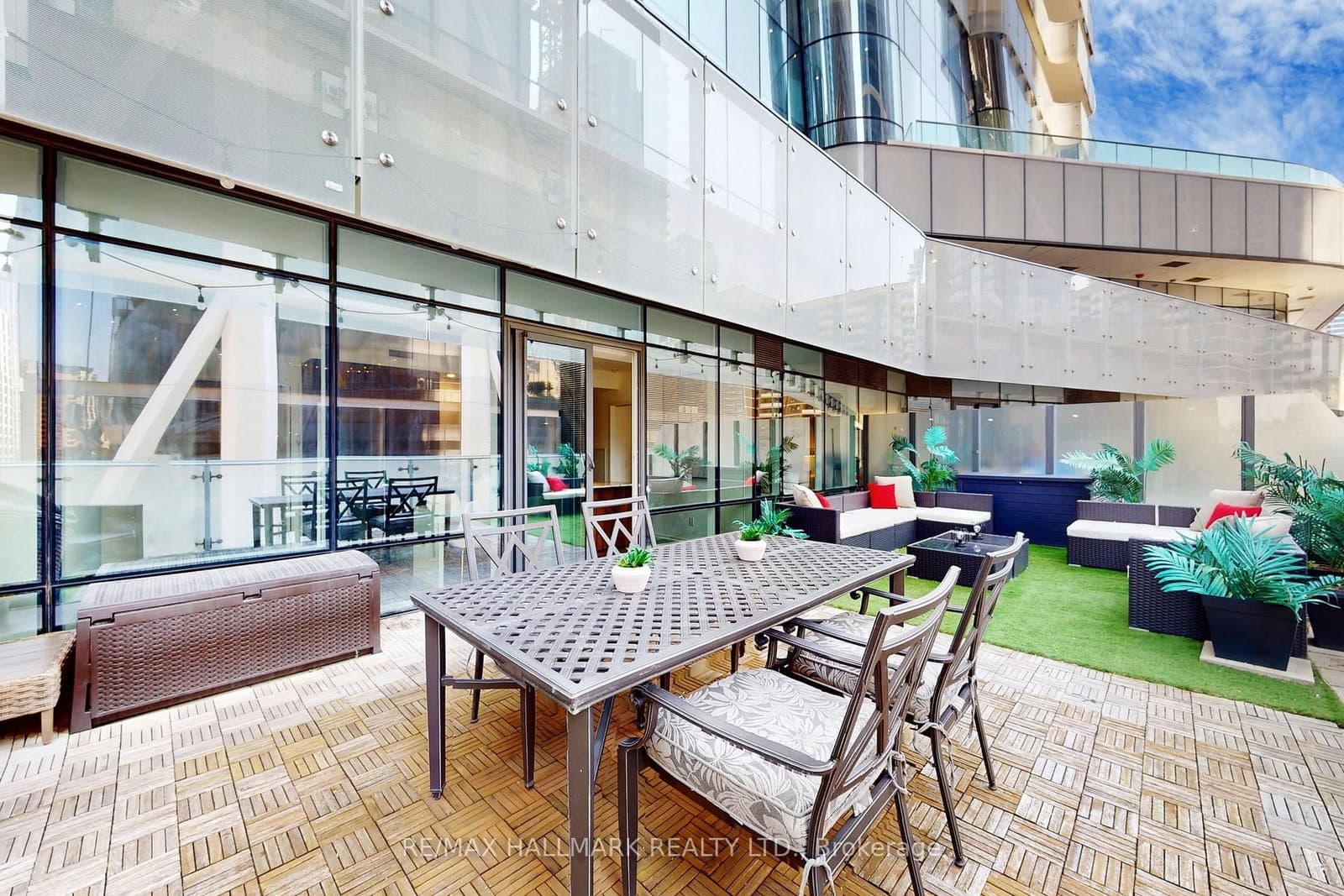 1 Bloor Street E, Unit 520 thumbnail 22