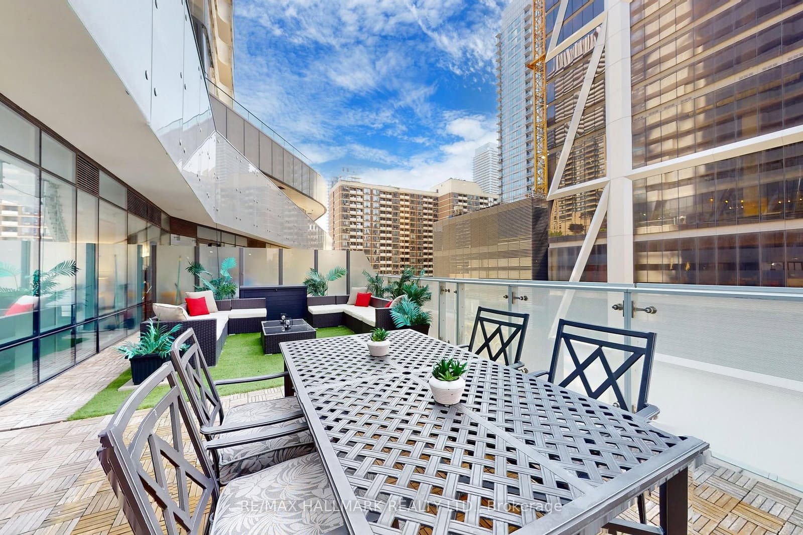 1 Bloor Street E, Unit 520 thumbnail 23