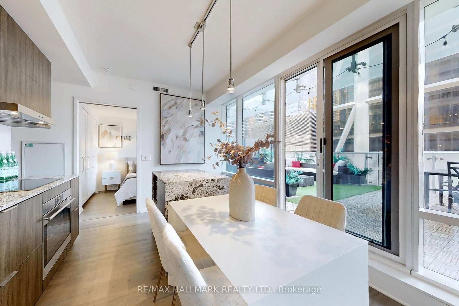 1 Bloor Street E, Unit 520 thumbnail 4