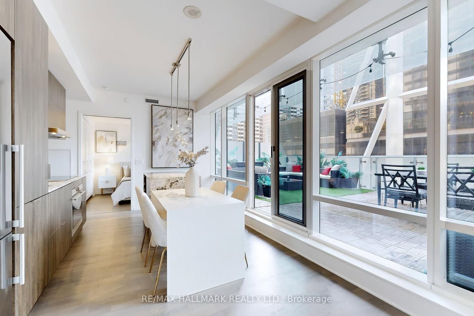 1 Bloor Street E, Unit 520 thumbnail 5