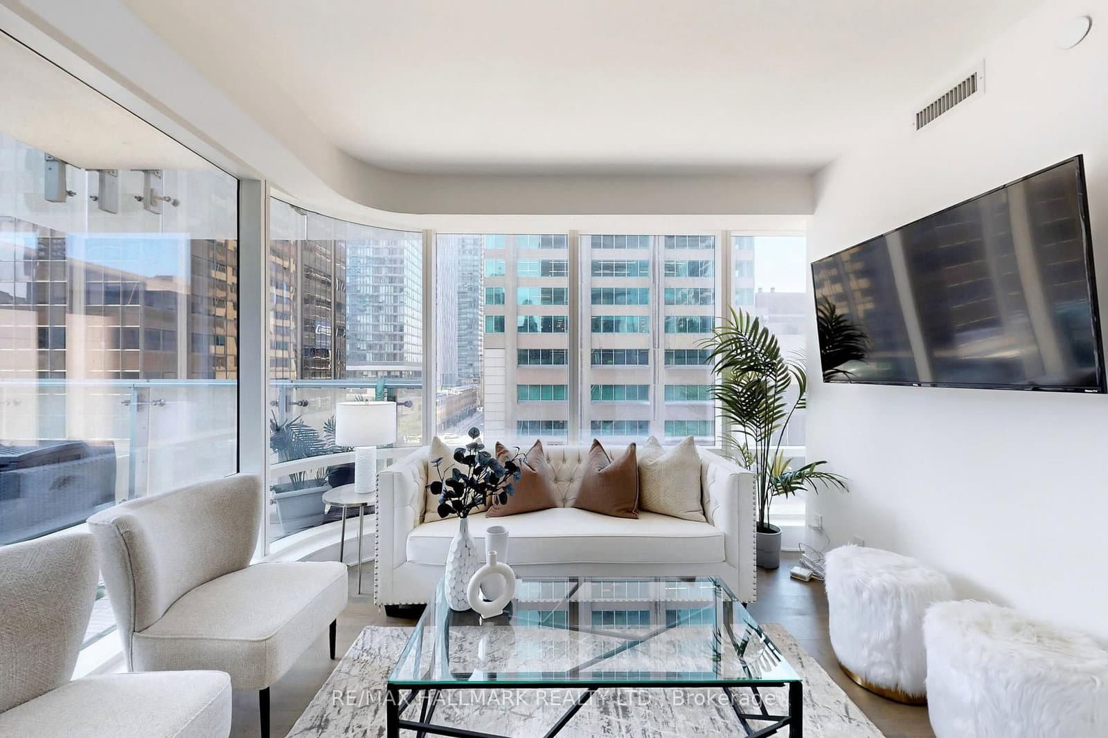 1 Bloor Street E, Unit 520 thumbnail 9