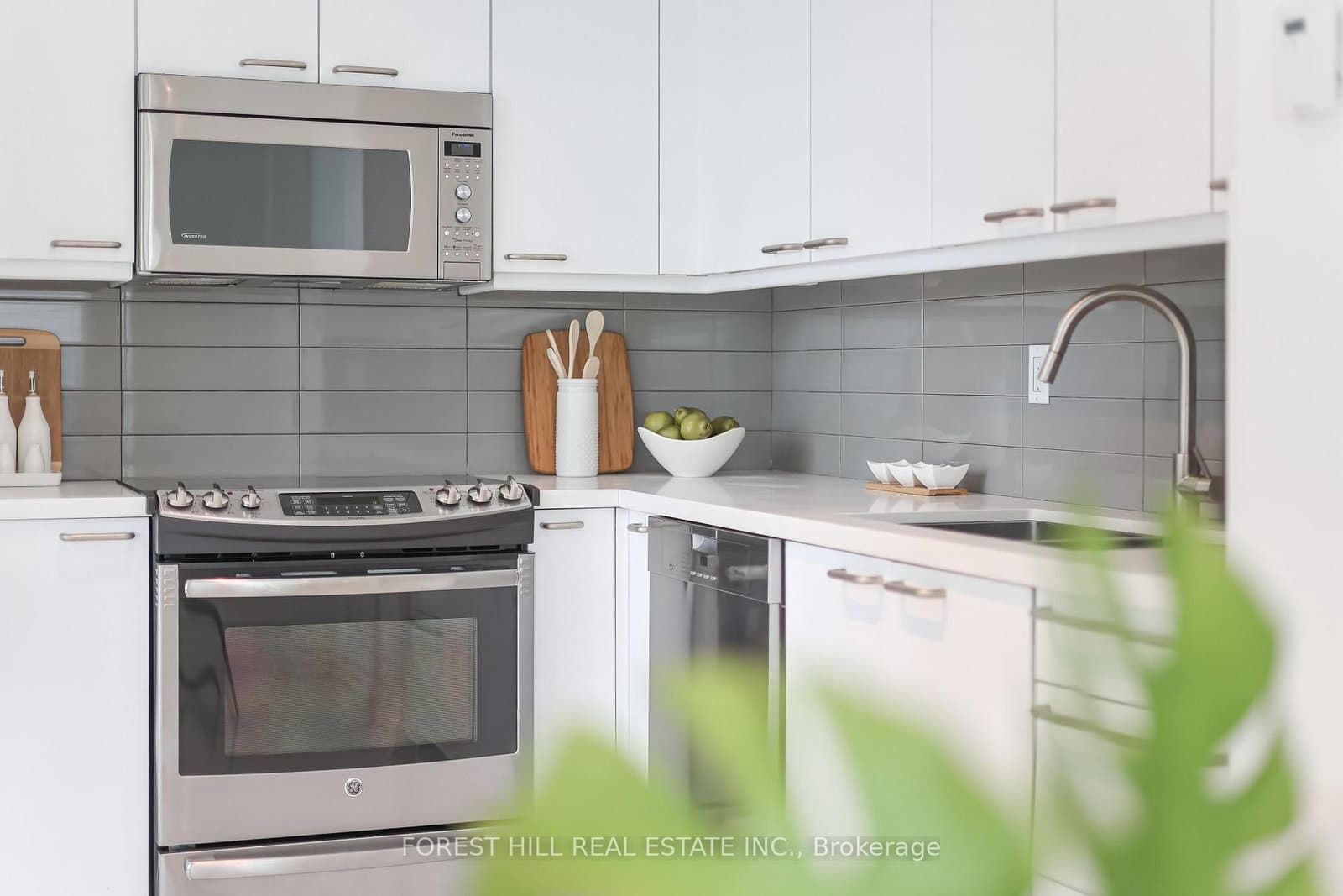 38 Avenue Road, Unit 305 thumbnail 16