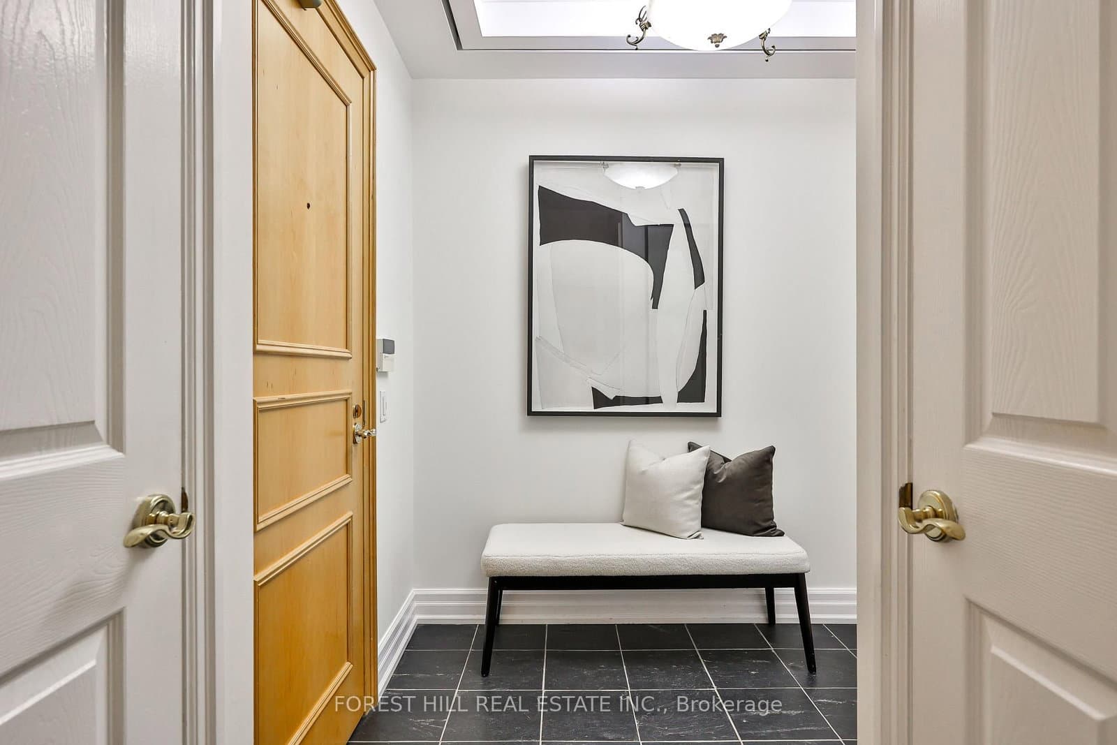 38 Avenue Road, Unit 305 thumbnail 25