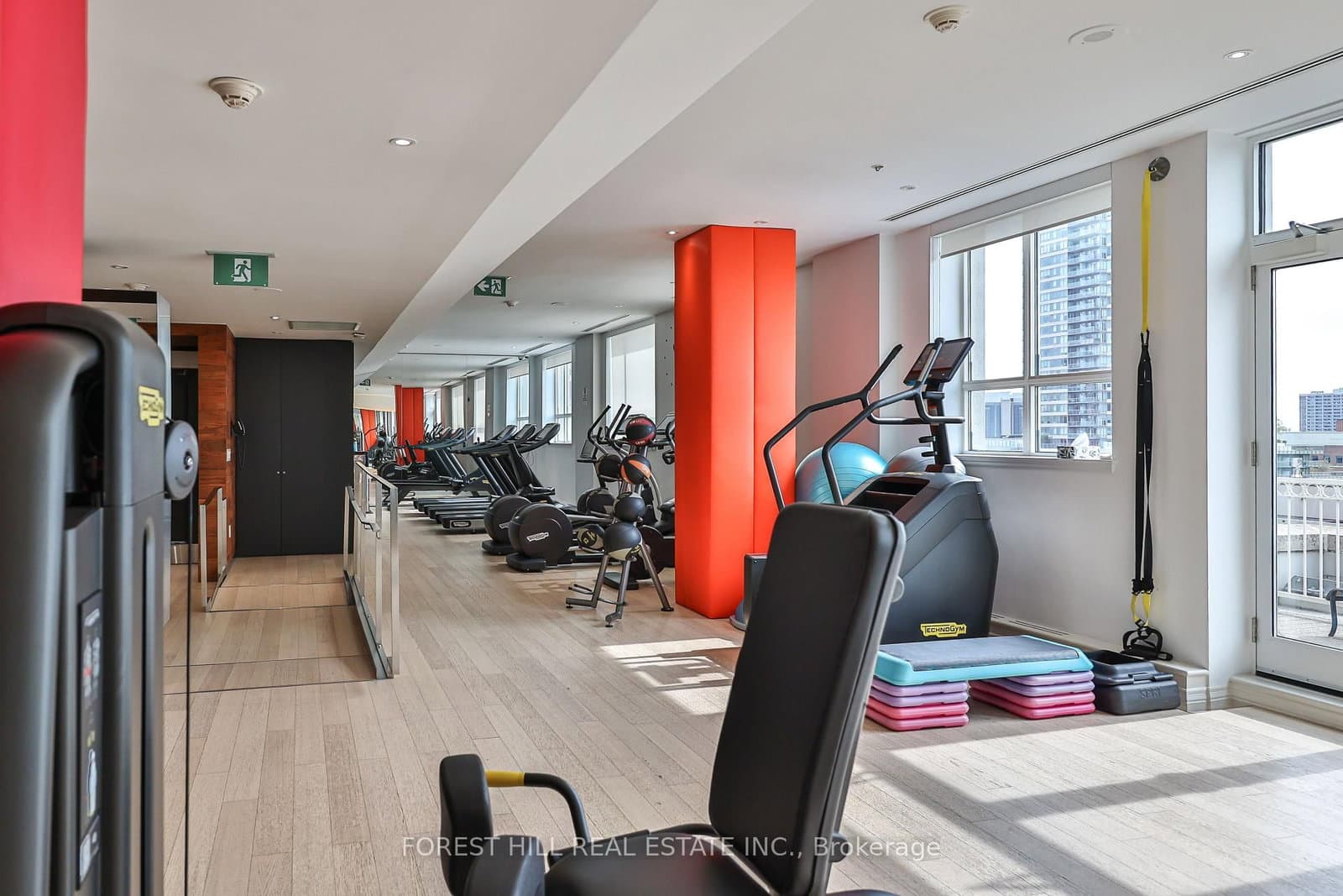 38 Avenue Road, Unit 305 thumbnail 37