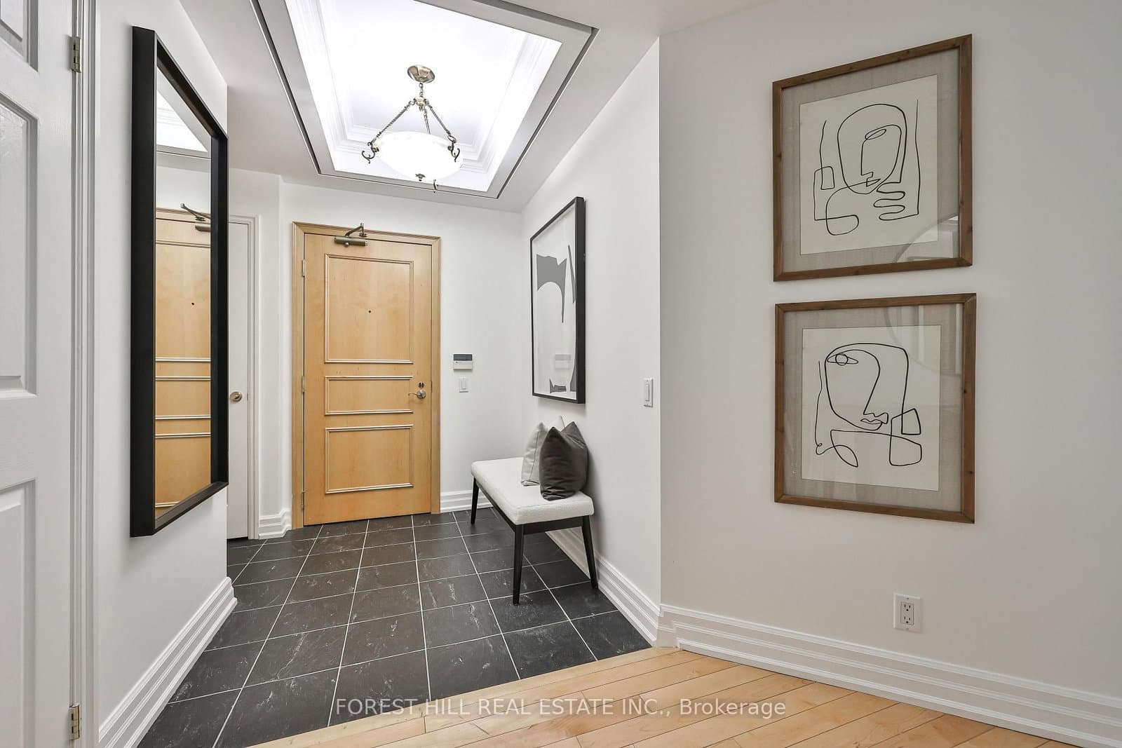 38 Avenue Road, Unit 305 thumbnail 4