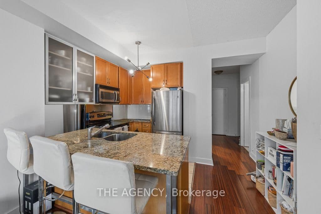 438 King Street W, Unit 1314 thumbnail 13