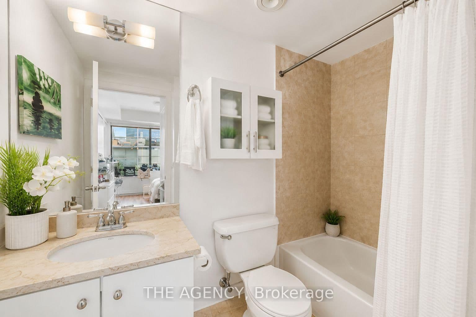 438 King Street W, Unit 1314 thumbnail 23