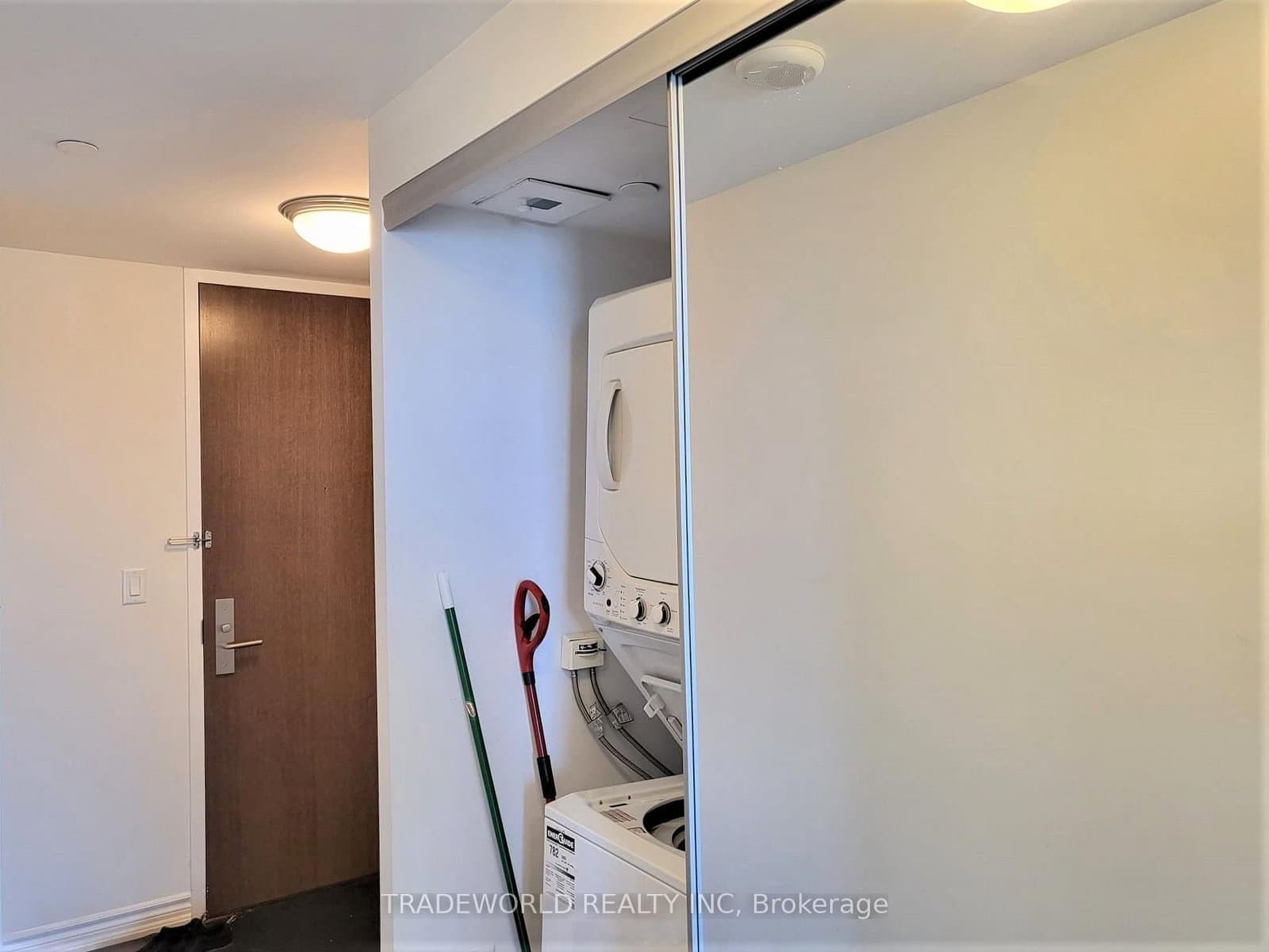 386 Yonge Street, Unit 5407 thumbnail 9