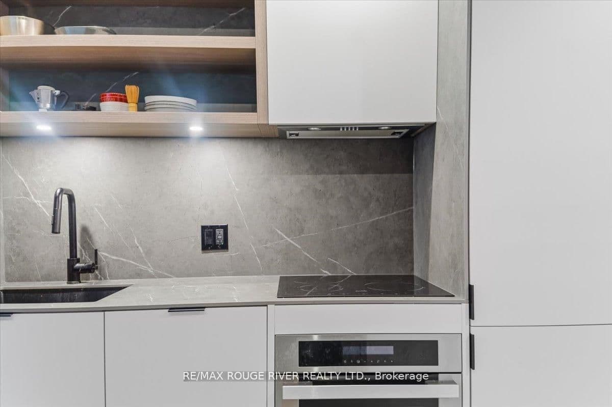 55 Charles Street E, Unit 3808 thumbnail 10