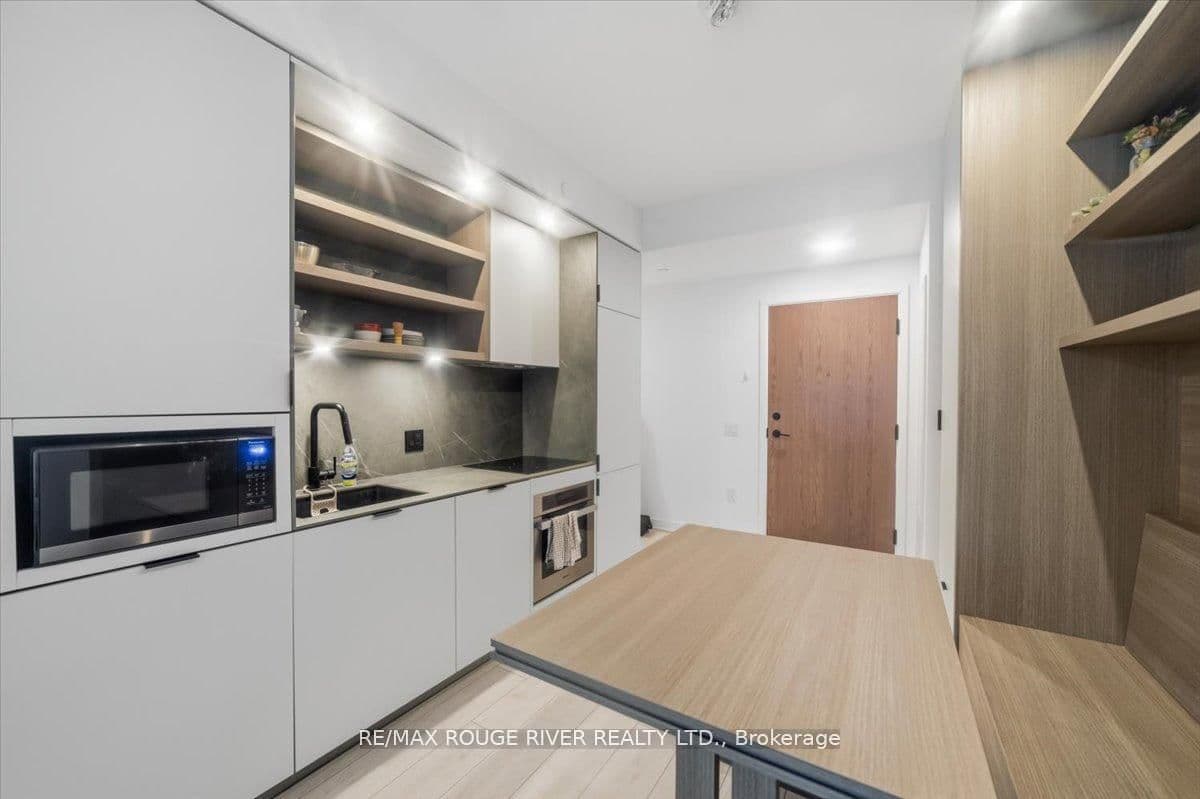 55 Charles Street E, Unit 3808 thumbnail 11