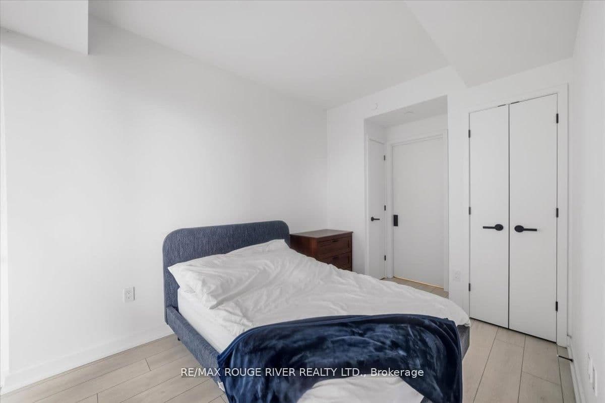 55 Charles Street E, Unit 3808 thumbnail 17