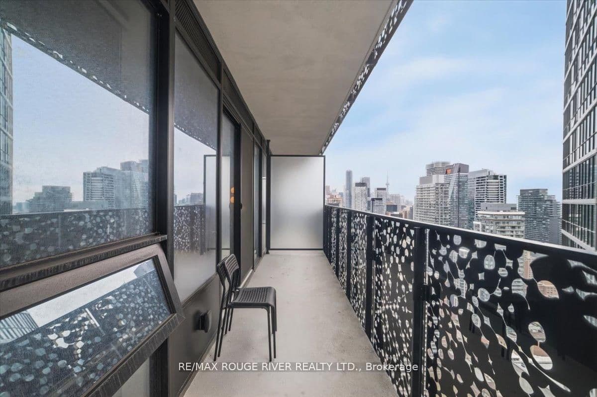 55 Charles Street E, Unit 3808 thumbnail 25