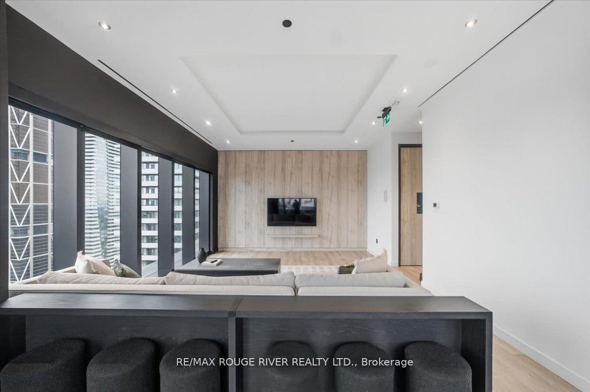 55 Charles Street E, Unit 3808 thumbnail 31