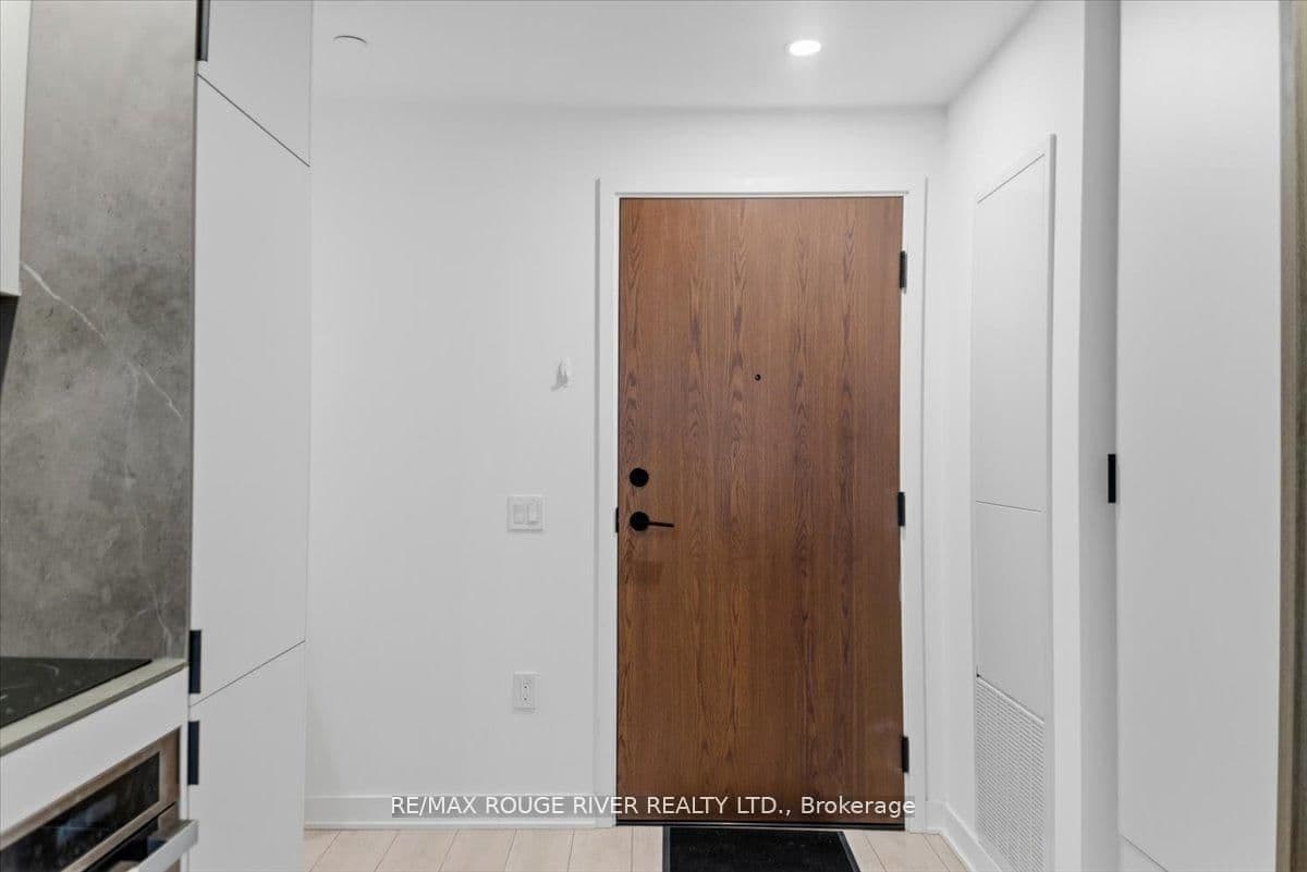 55 Charles Street E, Unit 3808 thumbnail 4