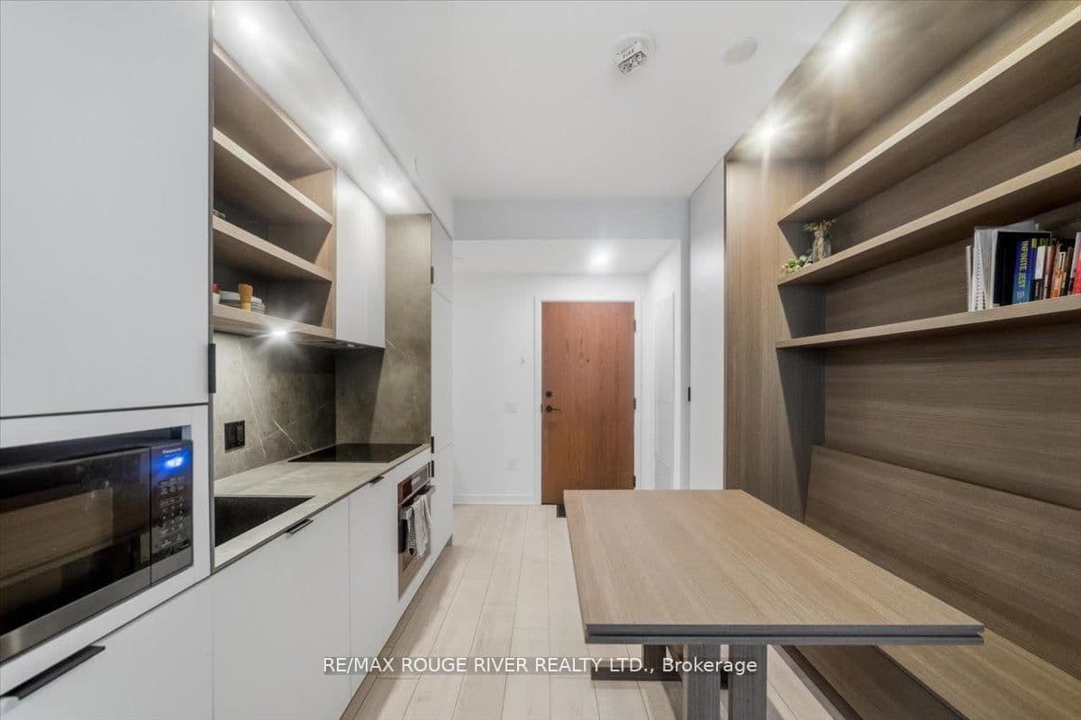 55 Charles Street E, Unit 3808 thumbnail 5