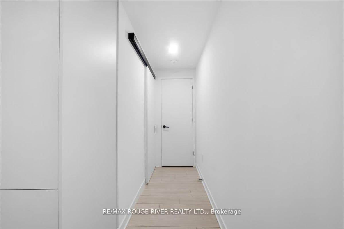 55 Charles Street E, Unit 3808 thumbnail 6