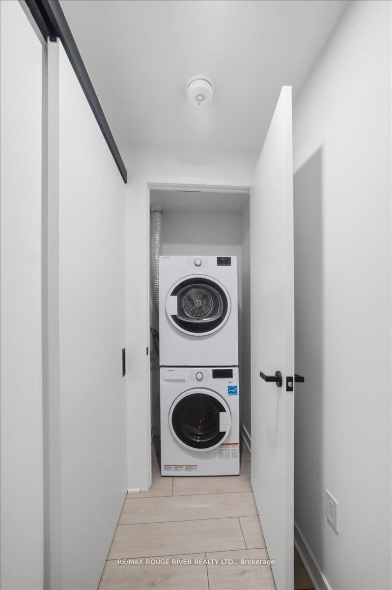 55 Charles Street E, Unit 3808 thumbnail 7