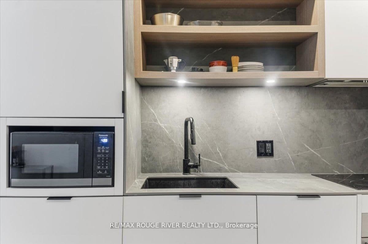55 Charles Street E, Unit 3808 thumbnail 8