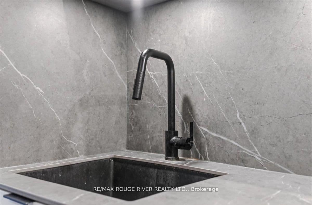55 Charles Street E, Unit 3808 thumbnail 9