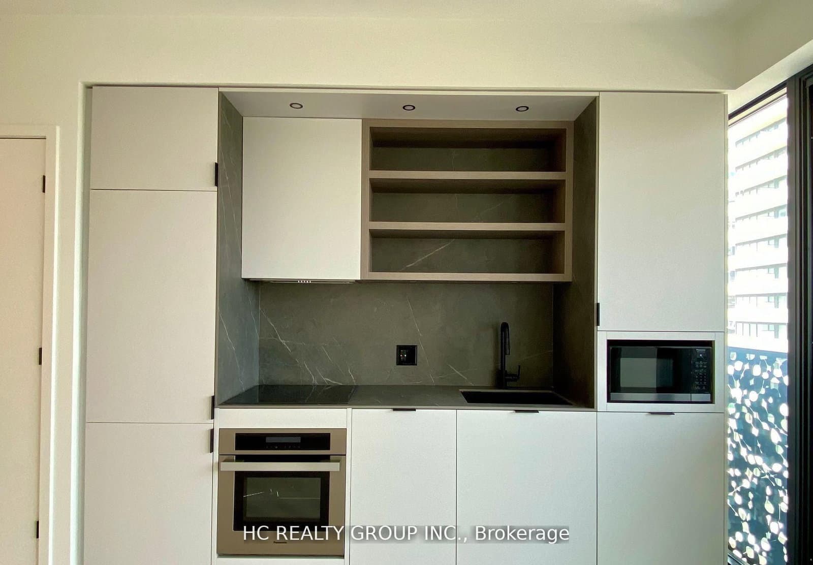 55 Charles Street E, Unit 1311 thumbnail 4