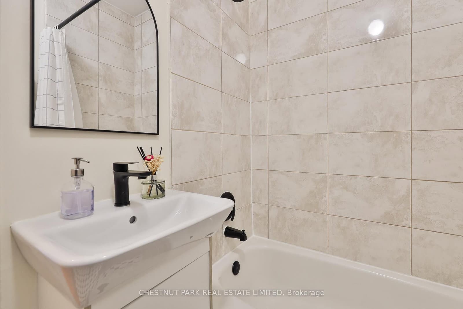 1648 Bathurst Street, Unit 5 thumbnail 24