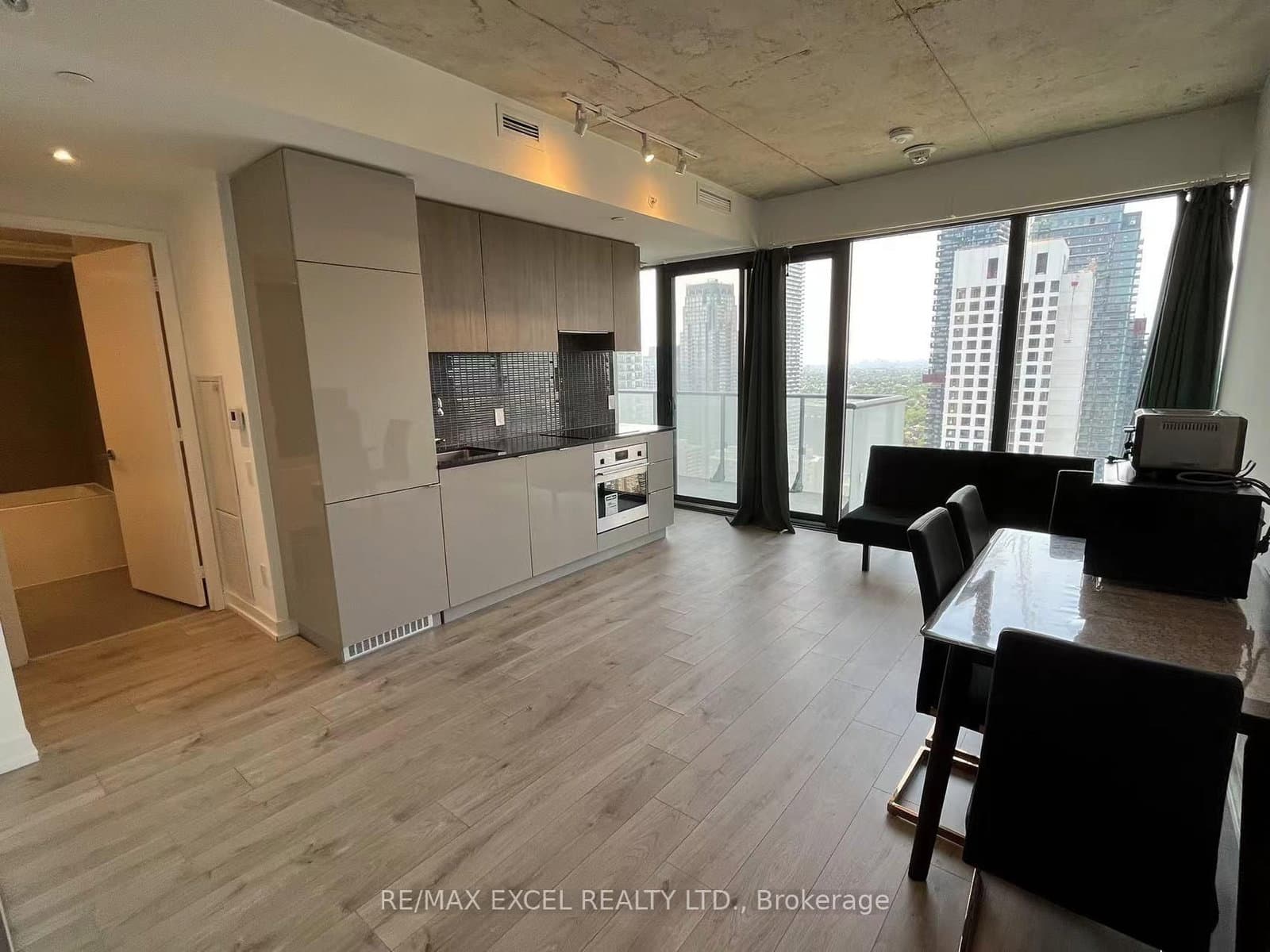 161 Roehampton Avenue, Unit 3702 thumbnail 8