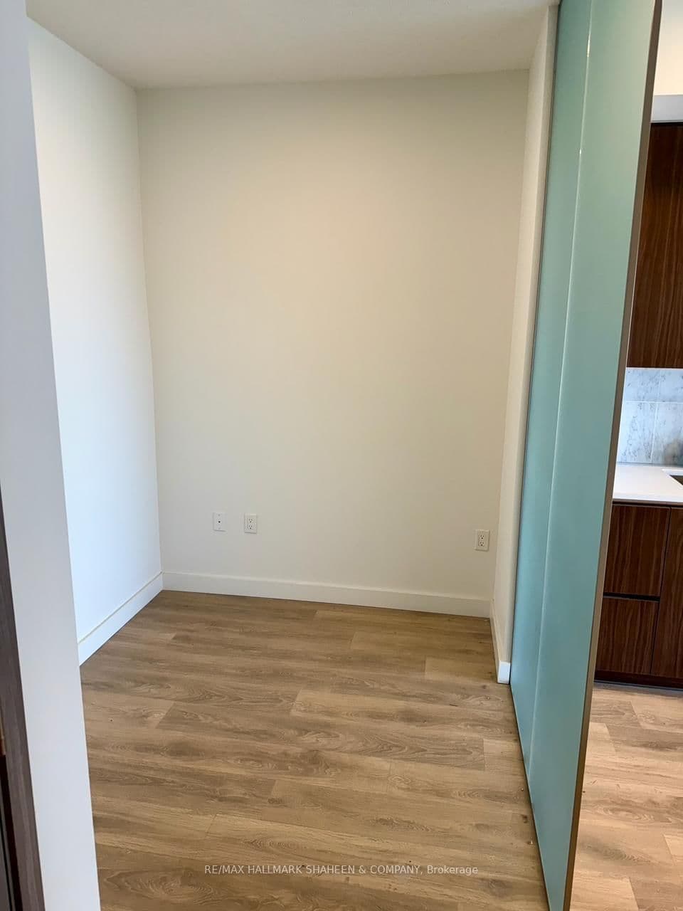 85 McMahon Drive, Unit 2201 thumbnail 11