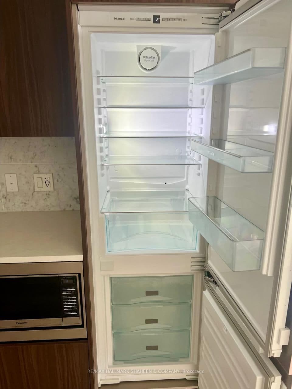 85 McMahon Drive, Unit 2201 thumbnail 16