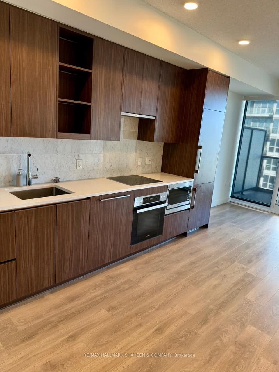 85 McMahon Drive, Unit 2201 thumbnail 9