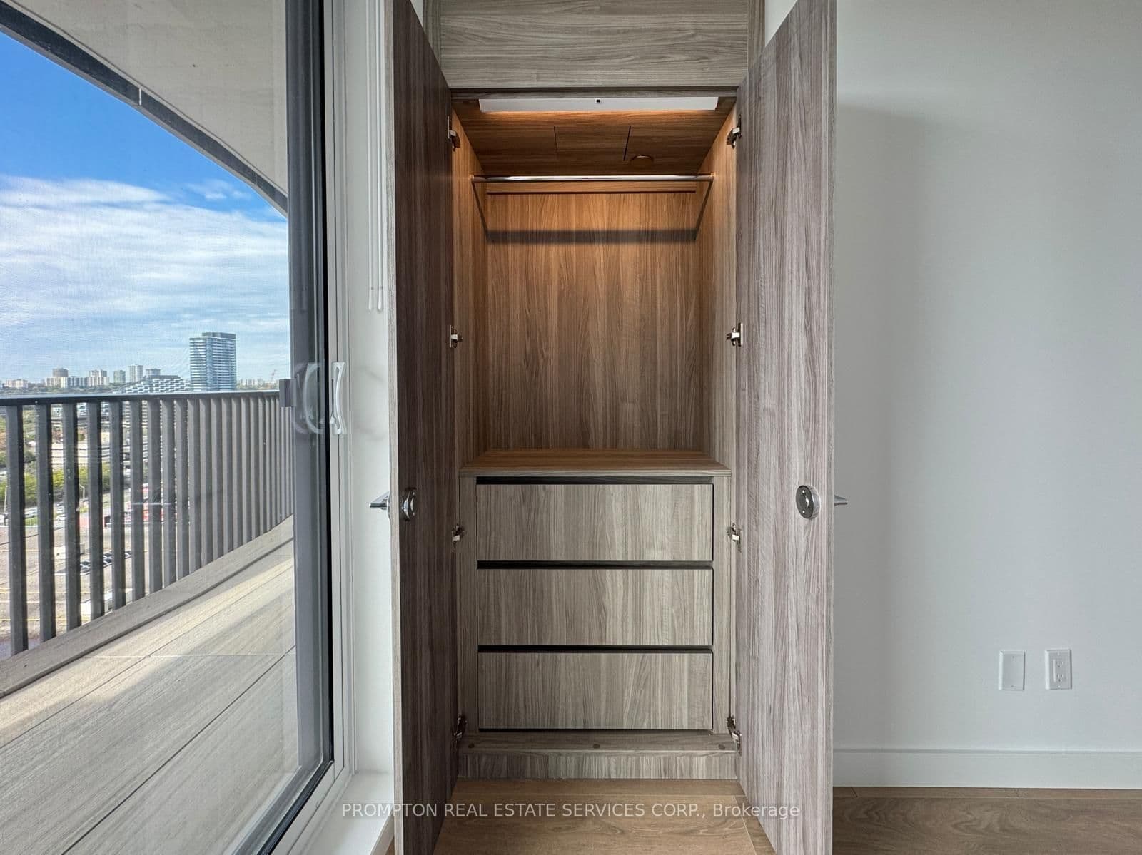 68 Esther Shiner Boulevard, Unit 1611 thumbnail 17