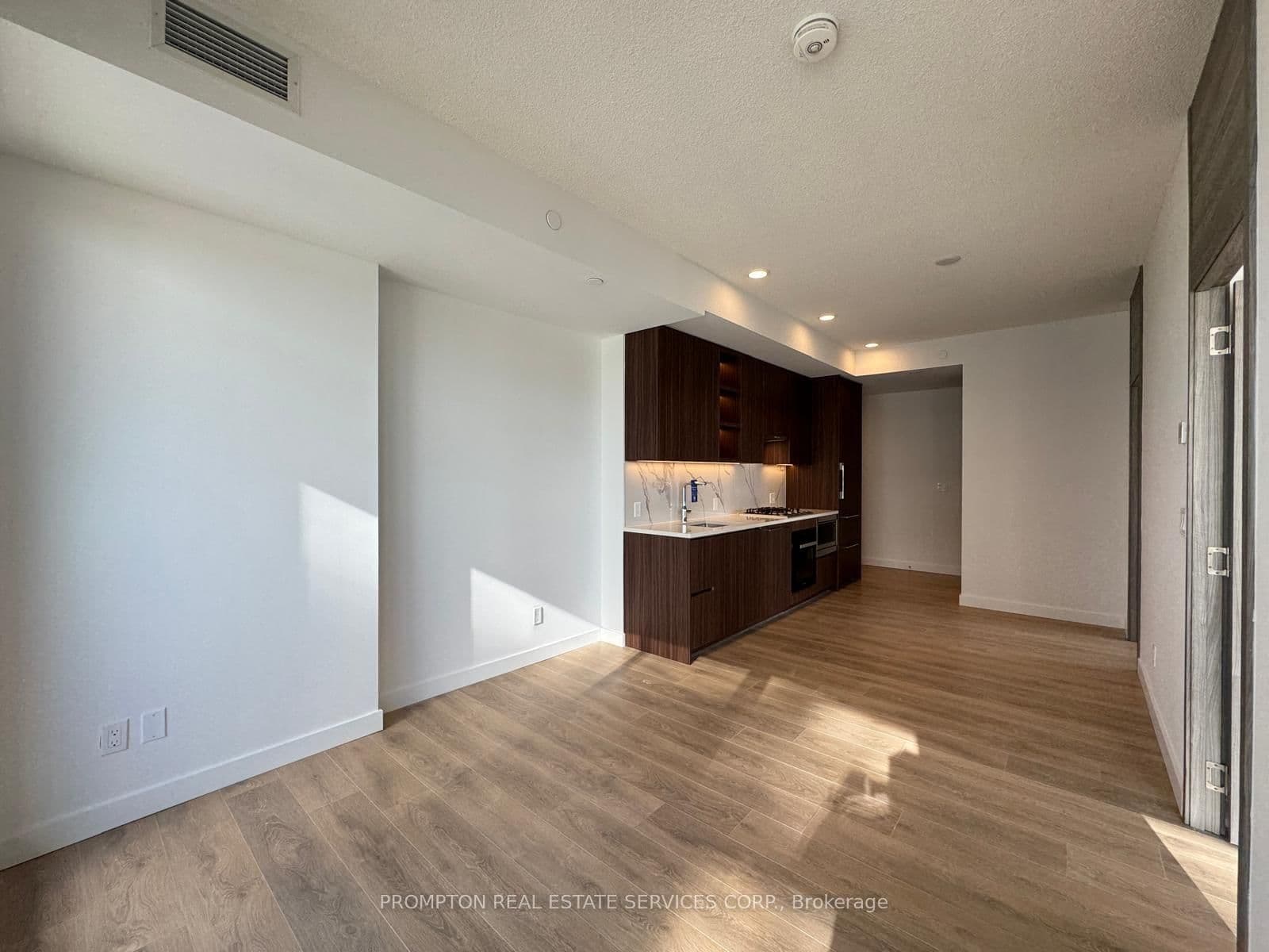 68 Esther Shiner Boulevard, Unit 1611 thumbnail 6