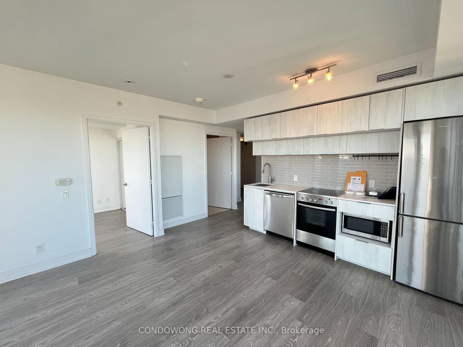 181 Dundas Street E, Unit 3905 thumbnail 6