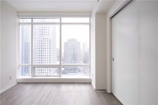 1 Bloor Street E, Unit 3710 thumbnail 10