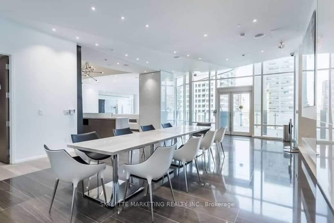 1 Bloor Street E, Unit 3710 thumbnail 11