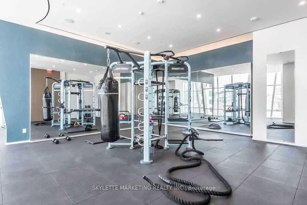 1 Bloor Street E, Unit 3710 thumbnail 15