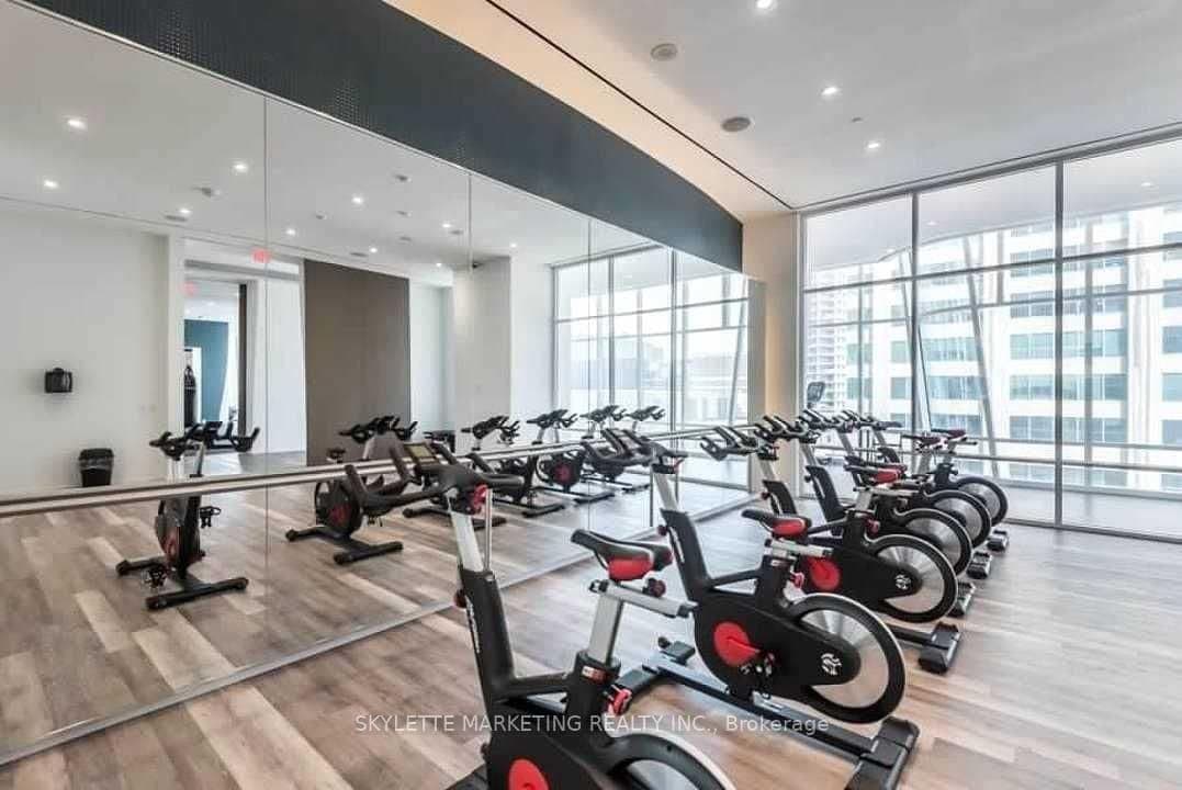 1 Bloor Street E, Unit 3710 thumbnail 16