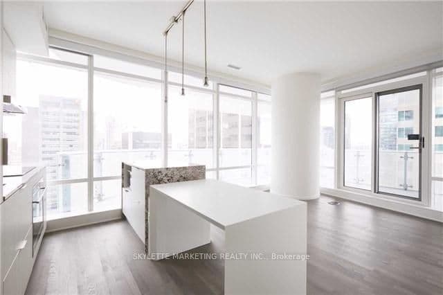 1 Bloor Street E, Unit 3710 thumbnail 2