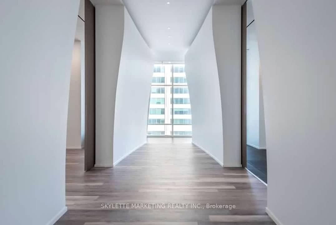 1 Bloor Street E, Unit 3710 thumbnail 22